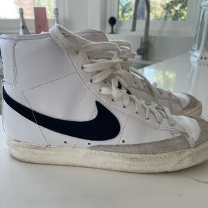 Women’s Nike Blazer mid